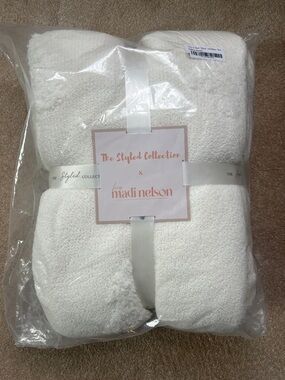 White Plush Throw Blanket - The Styled Collection